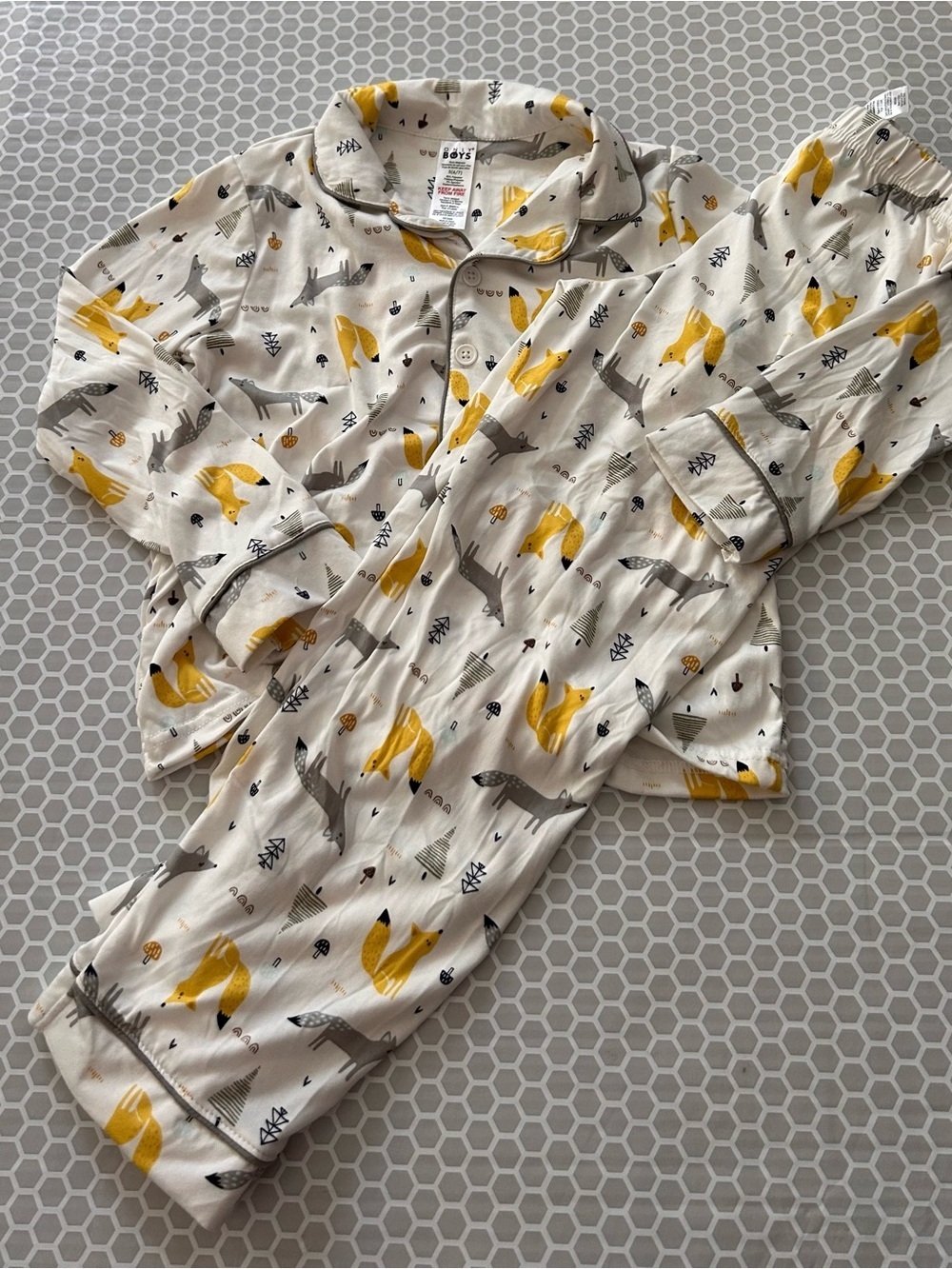 NWT Only Boys Fox Print Kids Pajama Set in Yellow & Gray. Size S (6/7)